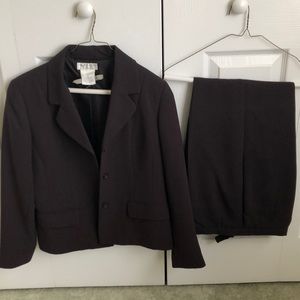 Business pant suit